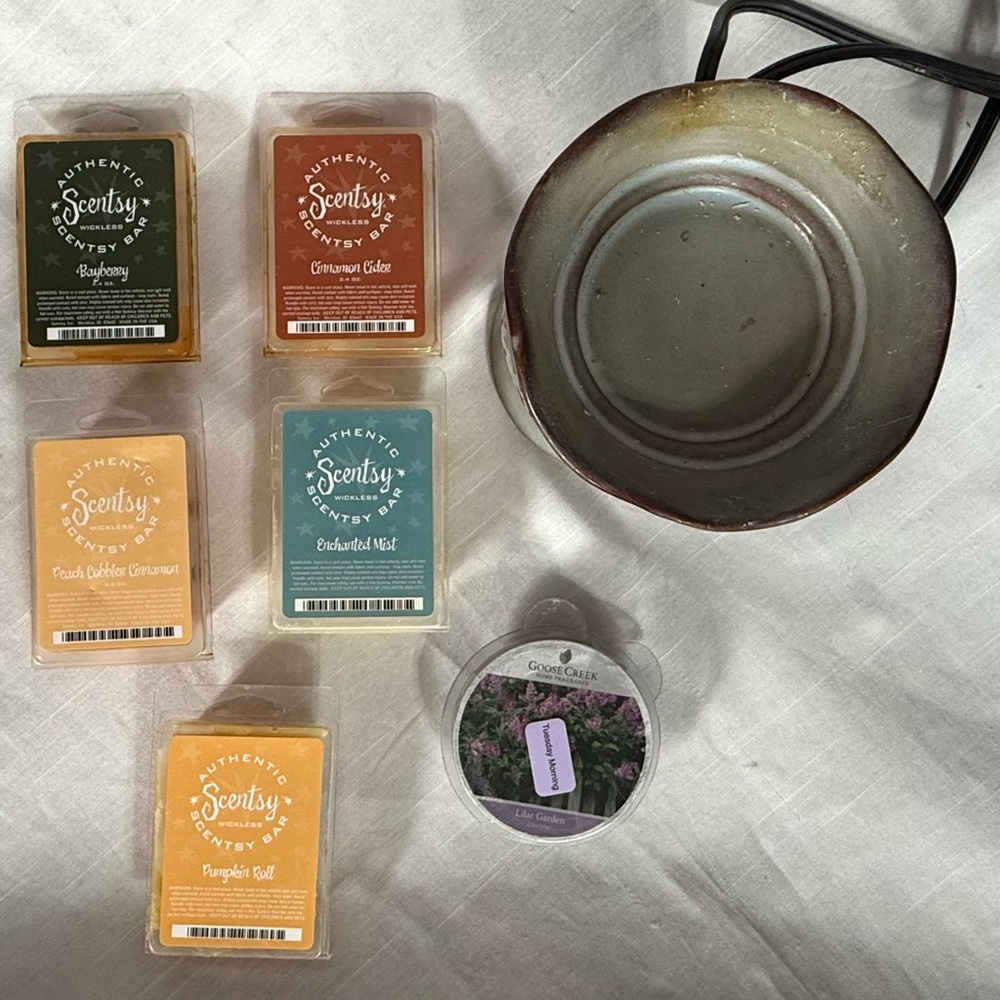Scentsy Warmer + Scentsy & Goose Creek Wax Melt Bundle